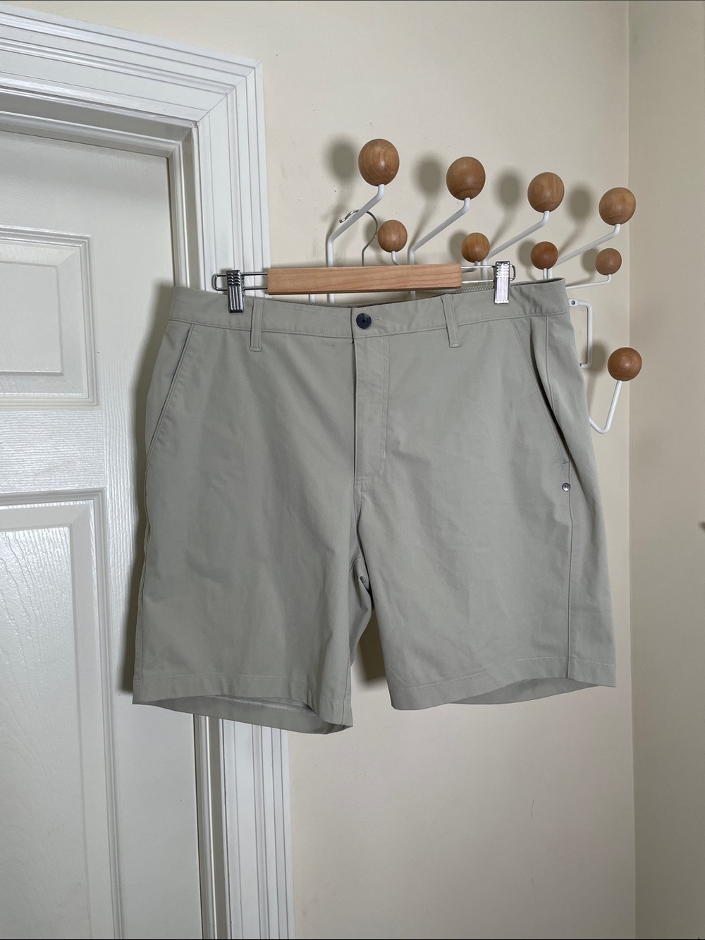 Vuori Flat-Front Performance Shorts - Khaki - 36